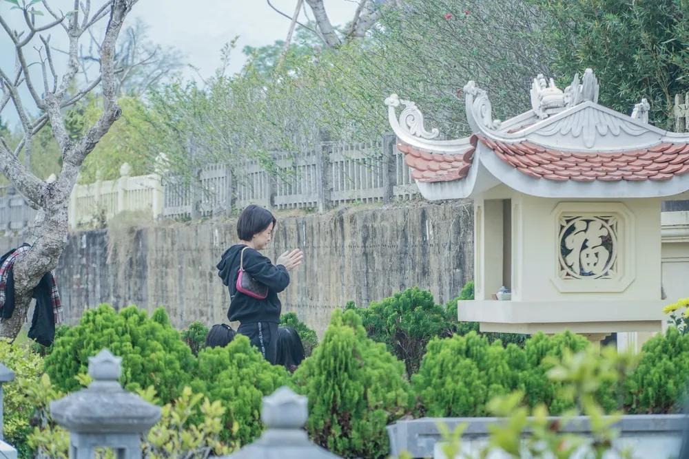 Tảo mộ trước Tết nguyên đán là nét đẹp văn hóa của người Việt, là cách để con cháu nhớ về tổ tiên, để gia tiên phù hộ cho con cháu sức khỏe, tài lộc.