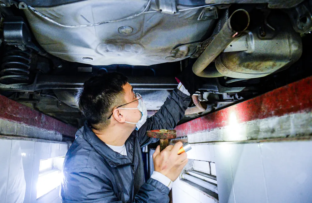 Theo thống kê của Cục Đăng kiểm Việt Nam, tính đến hết ngày 10-1, toàn TP Hà Nội chỉ còn 20 trung tâm đăng kiểm hoạt động. 10 trung tâm phải tạm dừng để phục vụ công tác điều tra của cơ quan công an và 1 trung tâm bị tạm dừng hoạt động do chưa đáp ứng quy định phòng cháy chữa cháy.