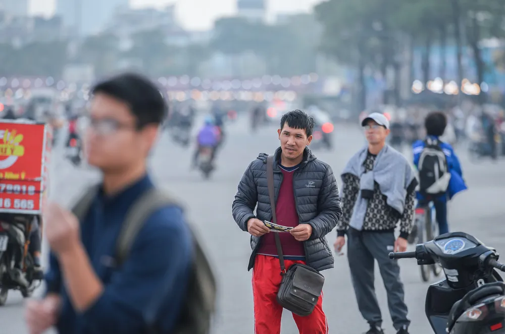 Đặc biệt mệnh giá 1 triệu đồng ở vị trí cửa đẹp, nằm giữa khán đài A hoặc B được đẩy lên mức giá 5 triệu đồng/cặp vé.