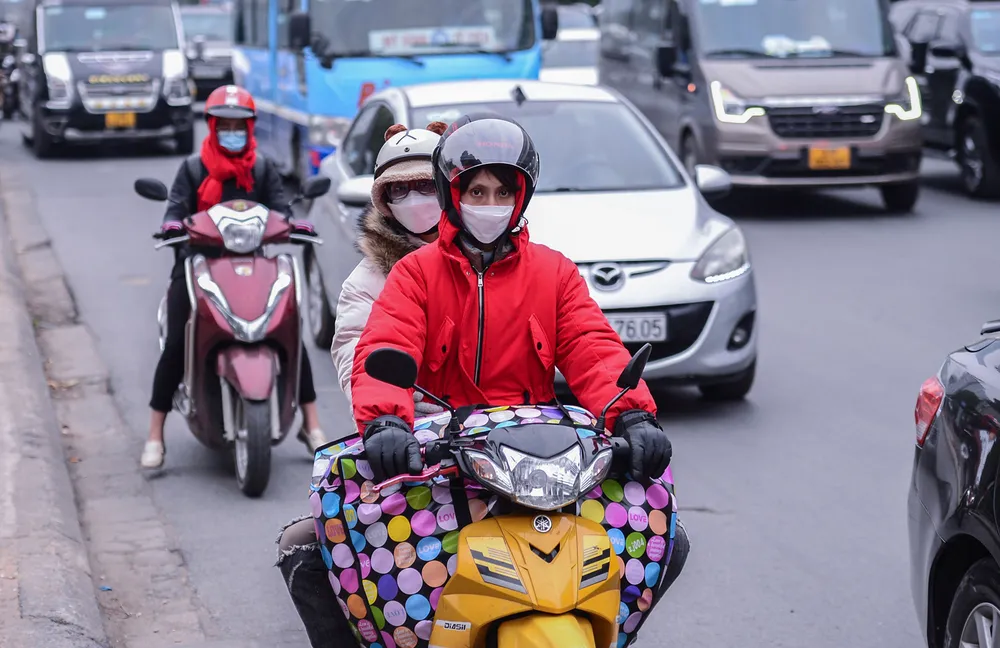 Nhiều người đã sắp xếp công việc để về quê đón Tết Nguyên đán cùng gia đình. Nhiều người đã sắp xếp công việc để về quê đón Tết Nguyên đán cùng gia đình.