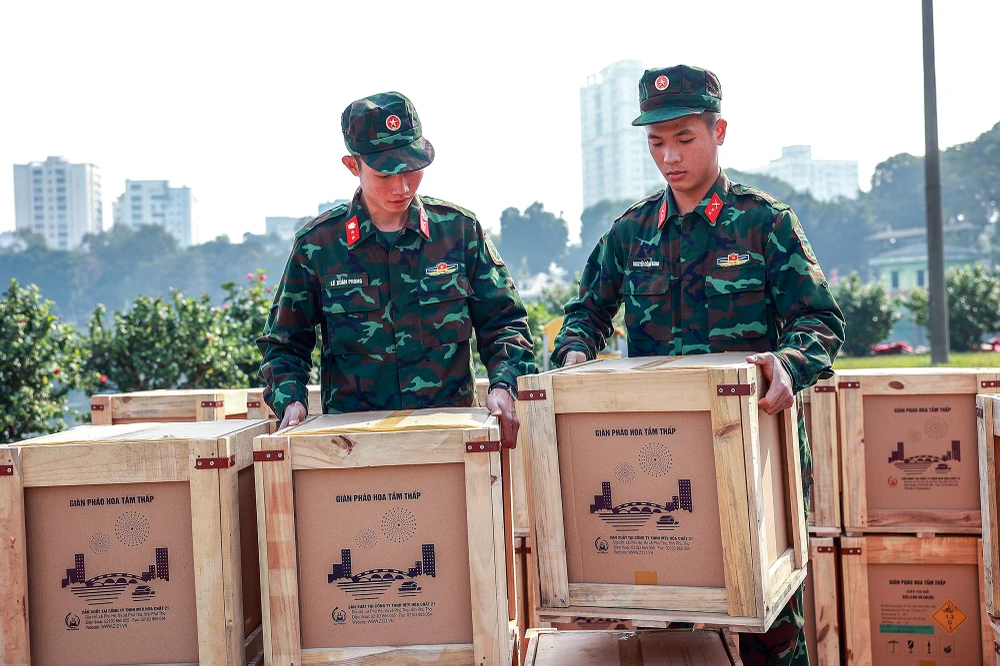 Theo đó, ở từng khung giờ chính xác đến từng giây sẽ có những màn bắn pháo hoa được chuẩn bị sẵn. Theo đó, ở từng khung giờ chính xác đến từng giây sẽ có những màn bắn pháo hoa được chuẩn bị sẵn.