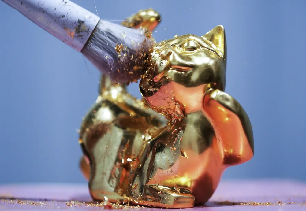 Theo ông Dũng, đây là những tác phẩm nghệ thuật mang ngôn ngữ điêu khắc hiện đại, lấy nét đẹp của tạo hình, cách điệu từ những hình ảnh con mèo trong đời sống hàng ngày.