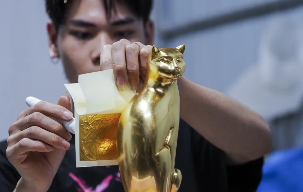 Mọi công đoạn để tạo nên một tác phẩm được làm hết sức cẩn thận, đòi hỏi sự kiên nhẫn, tính chính xác cao.