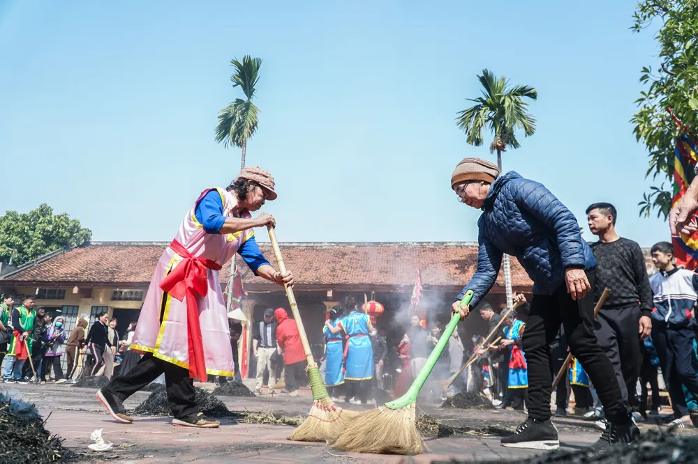 Dân làng Thị Cấm tin rằng giáp nào giành chiến thắng trong cuộc thi thì năm ấy mọi người trong giáp đó sẽ ấm no, làm ăn thuận lợi.