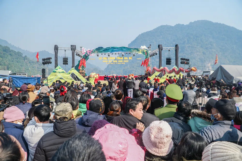 Hội Xuân hồ Ba Bể có tên tiếng địa phương là “Lồng Tồng" đây được xem là lễ hội cầu chúc cho mùa màng bội thu, một năm mới sẽ đạt được nhiều thành công và thắng lợi của đồng bào dân tộc Tày hồ Ba Bể nói riêng cũng như toàn thể người dân tộc Tày nói chung. Hội Xuân hồ Ba Bể có tên tiếng địa phương là “Lồng Tồng" đây được xem là lễ hội cầu chúc cho mùa màng bội thu, một năm mới sẽ đạt được nhiều thành công và thắng lợi của đồng bào dân tộc Tày hồ Ba Bể nói riêng cũng như toàn thể người dân tộc Tày nói chung.