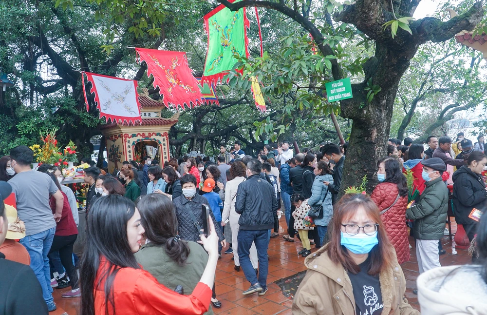 Rằm tháng Giêng là ngày trăng tròn đầu tiên của năm mới âm lịch, tục xưa còn gọi là Tết Nguyên tiêu, đây là ngày rất quan trọng đối với nhiều người dân Việt Nam.