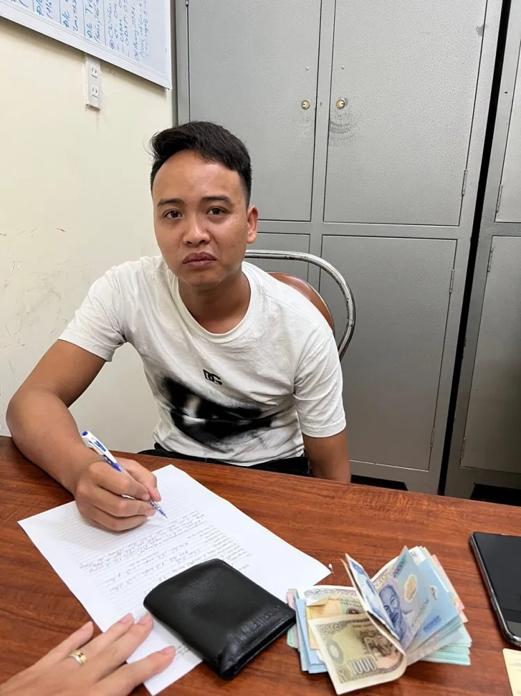 Nguyễn Văn Hào tại cơ quan công an. Ảnh CACC