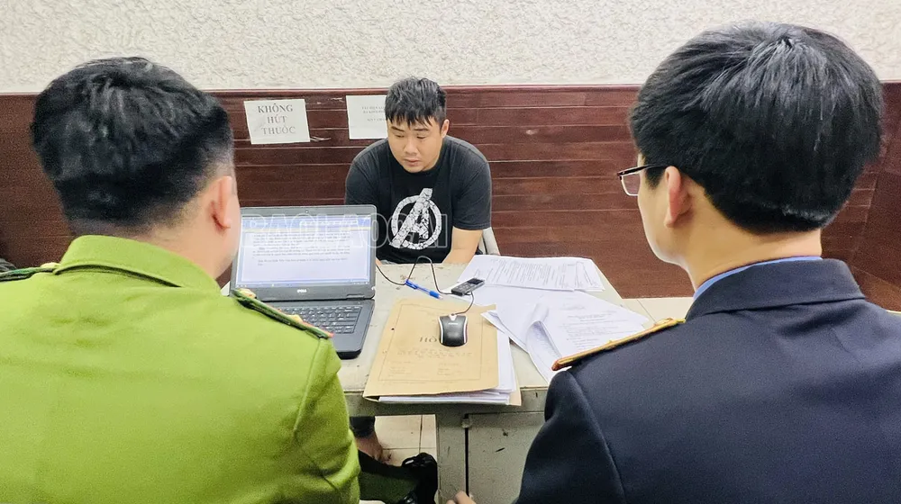 Kiều Tiến Tâm tại cơ quan công an. Ảnh: CA