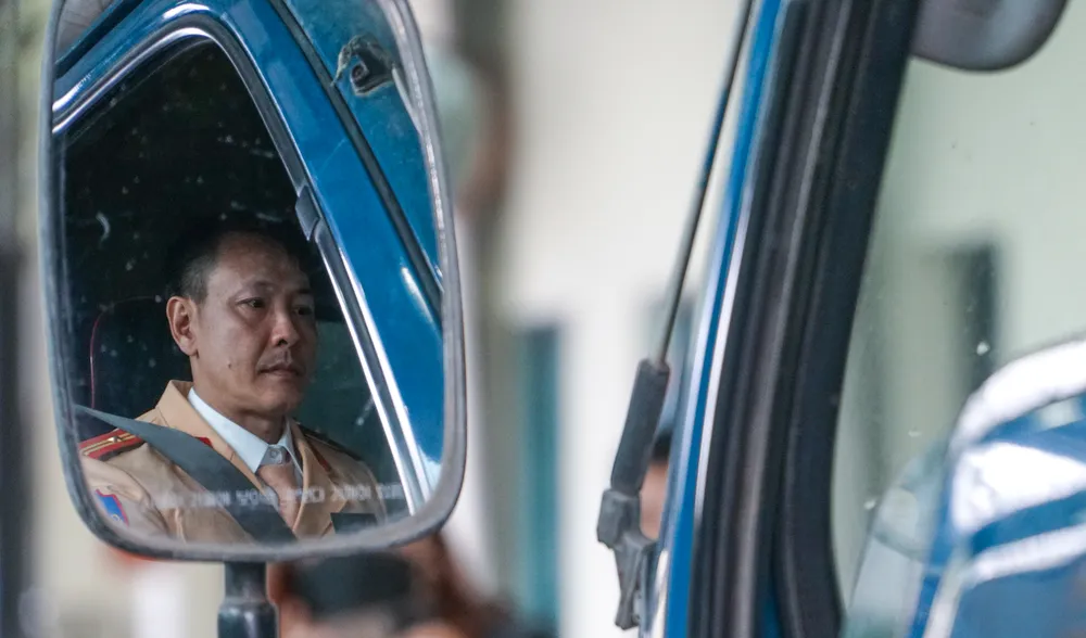 Đại diện Trung tâm đăng kiểm 29-03S cho biết, hiện tại trung bình một ngày trung tâm tiến hành đăng kiểm khoảng 150 phương tiện, trong khi số lượng phương tiện cần đăng kiểm nhiều hơn rất nhiều.