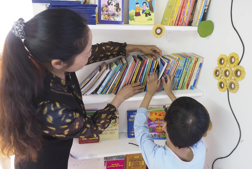 Tủ sách miễn phí ở Hà Nội của chị Ngô Quỳnh Liên