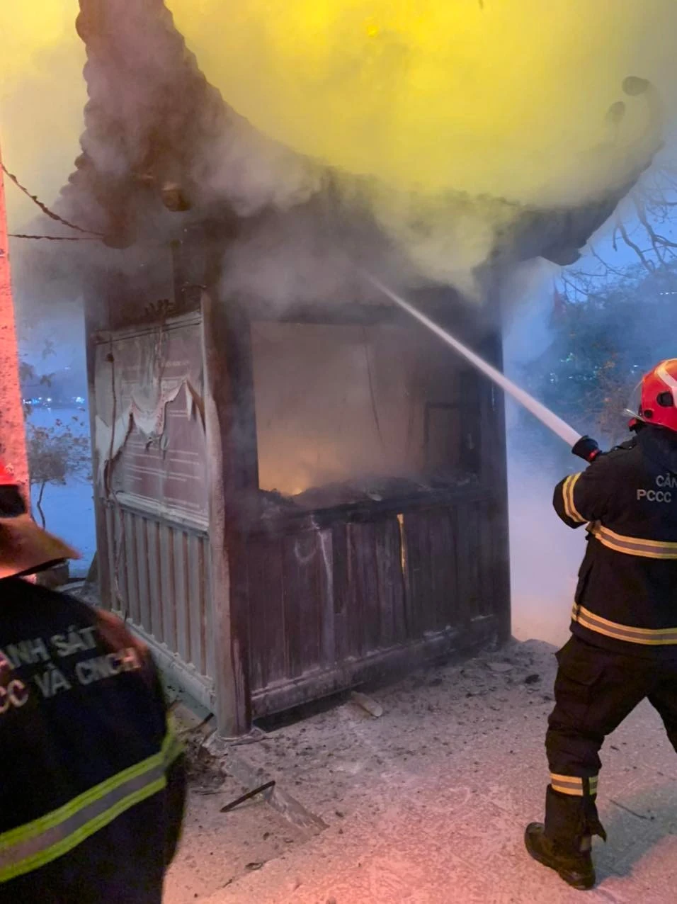 Đám cháy được dập tắt chỉ sau ít phút. Ảnh: CACC