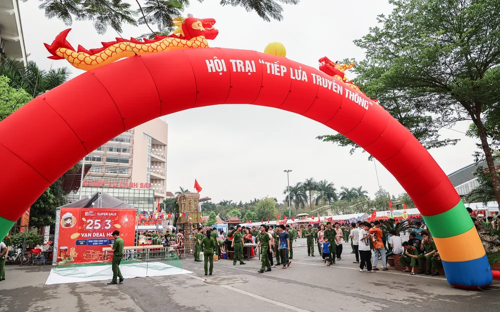 Để chào mừng kỷ niệm 92 năm ngày thành lập Đoàn Thanh niên Cộng sản (TNCS) Hồ Chí Minh và kỷ niệm 55 năm Ngày thành lập Học viện Cảnh sát nhân dân, Đoàn Thanh niên Học viện đã tổ chức Hội trại thanh niên với chủ đề “Tiếp lửa truyền thống”.