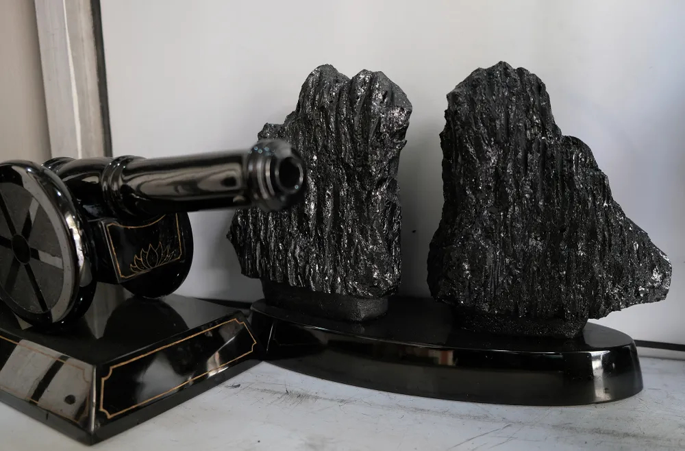 Ông Ninh đã nghĩ tới ý định muốn truyền nghề cho người nào đó thực sự đam mê, khéo tay và tâm huyết với nghề mà đến giờ vẫn chưa tìm được ai.