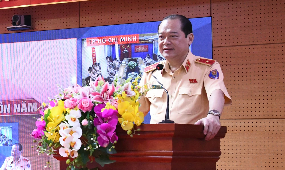 Thiếu tướng Lê Xuân Đức, Phó Cục trưởng Cục CSGT phát biểu tại hội nghị. Ảnh CA