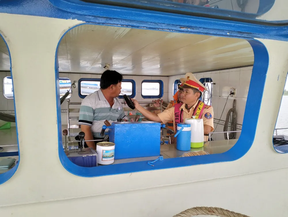 Theo Cục CSGT có những thuyền viên vi phạm nồng độ cồn ở mức rất cao. Ảnh CA Theo Cục CSGT có những thuyền viên vi phạm nồng độ cồn ở mức rất cao. Ảnh CA