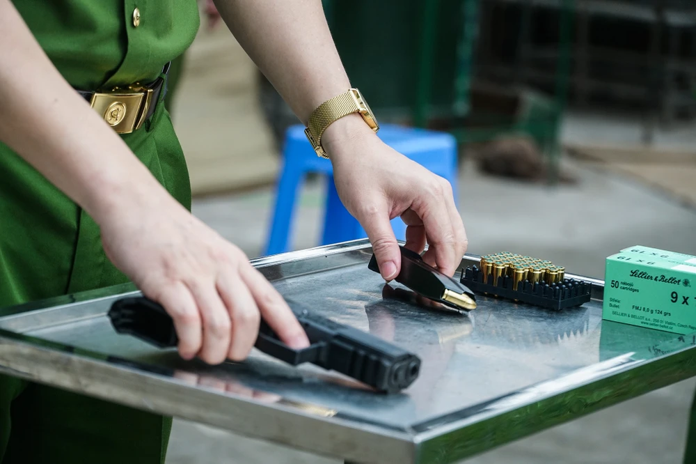 Các kỹ thuật được giảng viên hướng dẫn cho học viên rất tỉ mỉ, tuân thủ nghiêm ngặt từng bước.