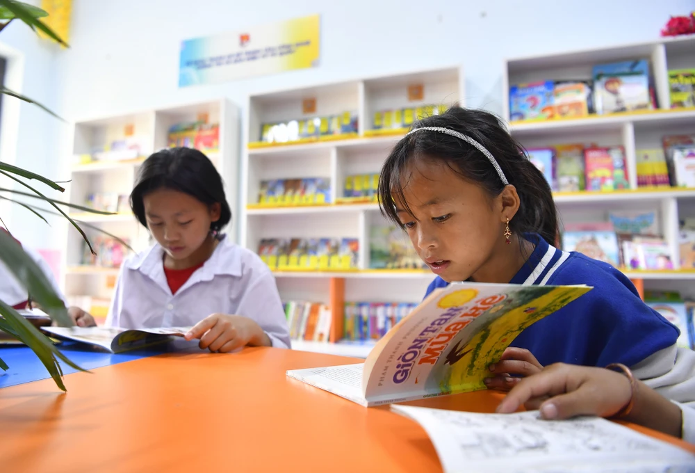 Trong chuyến thiện nguyện này, Đoàn đã thực hiện xây dựng phòng đọc sách tặng trường PTDT bán trú Tiểu học và THCS Sà Phìn và trao tặng 1.500 đầu sách bao gồm sách tham khảo, sách kỹ năng, sách tiếng Anh, truyện lịch sử, truyện tranh, truyện cổ tích, thơ… cùng thư viện sách nói trực tuyến với 2.000 đầu sách cho phòng đọc.