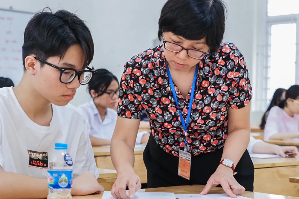 Đặc biệt, các thí sinh phải nhớ thực hiện đúng quy chế thi, nhất là các quy định liên quan đến điện thoại di động tuyệt đối không được mang đến phòng thi. Ảnh: PHI HÙNG Đặc biệt, các thí sinh phải nhớ thực hiện đúng quy chế thi, nhất là các quy định liên quan đến điện thoại di động tuyệt đối không được mang đến phòng thi. Ảnh: PHI HÙNG