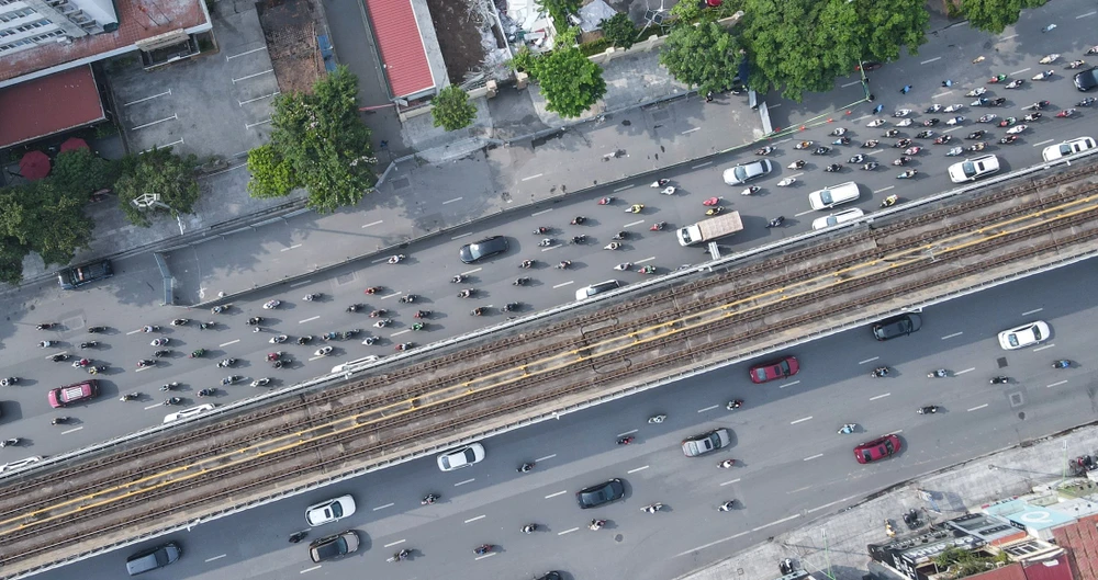 Ông Vũ Sơn, Tư vấn giám sát Dự án hệ thống xử lý nước thải Yên Xá chia sẻ: "Đầu tuần tới, chúng tôi sẽ theo dõi, đánh giá tình hình giao thông để có điều chỉnh phù hợp".