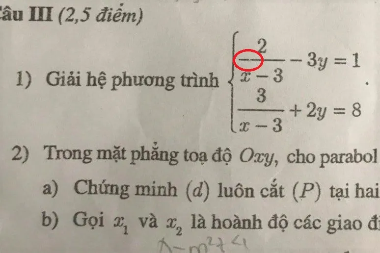 Trong đề thi môn Toán, có phần mờ khiến thí sinh hiểu lầm. Ảnh CTV