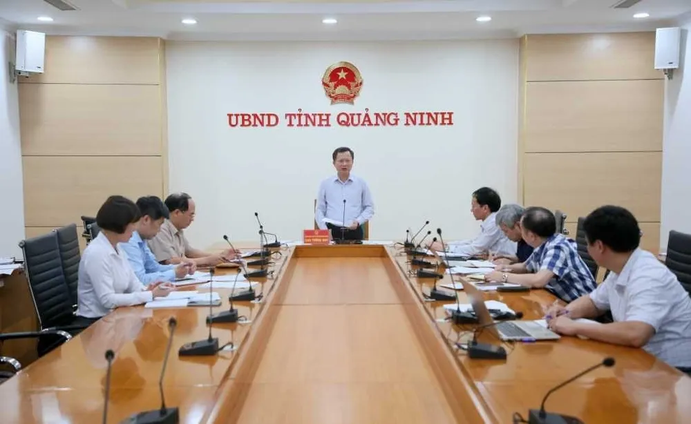 Ông Cao Tường Huy, quyền Chủ tịch UBND tỉnh Quảng Ninh chủ trì cuộc họp. Ảnh: Cổng TTĐT tỉnh Quảng Ninh