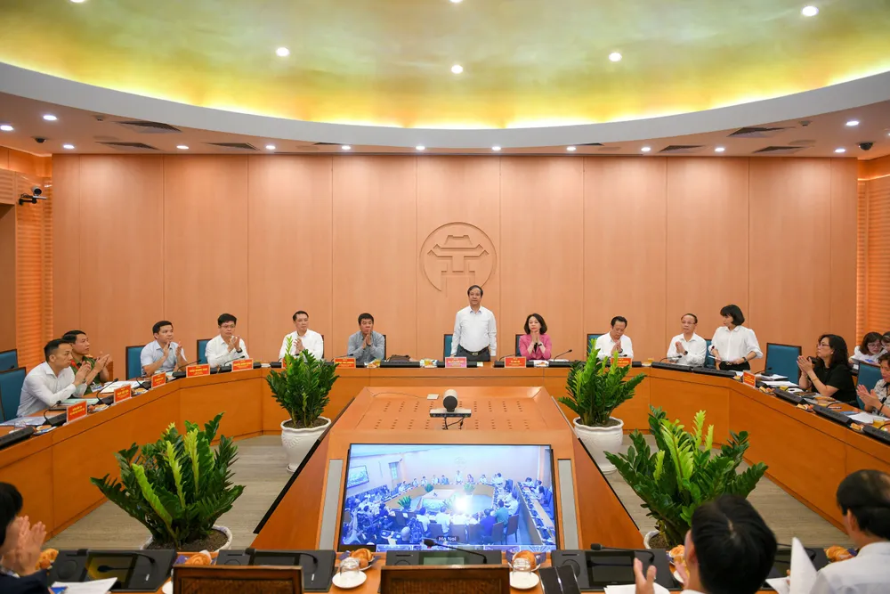 Bộ trưởng Bộ GD&ĐT Nguyễn Kim Sơn cùng Đoàn công tác đã làm việc với Ban Chỉ đạo thi TP Hà Nội. Ảnh: CTV Bộ trưởng Bộ GD&ĐT Nguyễn Kim Sơn cùng Đoàn công tác đã làm việc với Ban Chỉ đạo thi TP Hà Nội. Ảnh: CTV