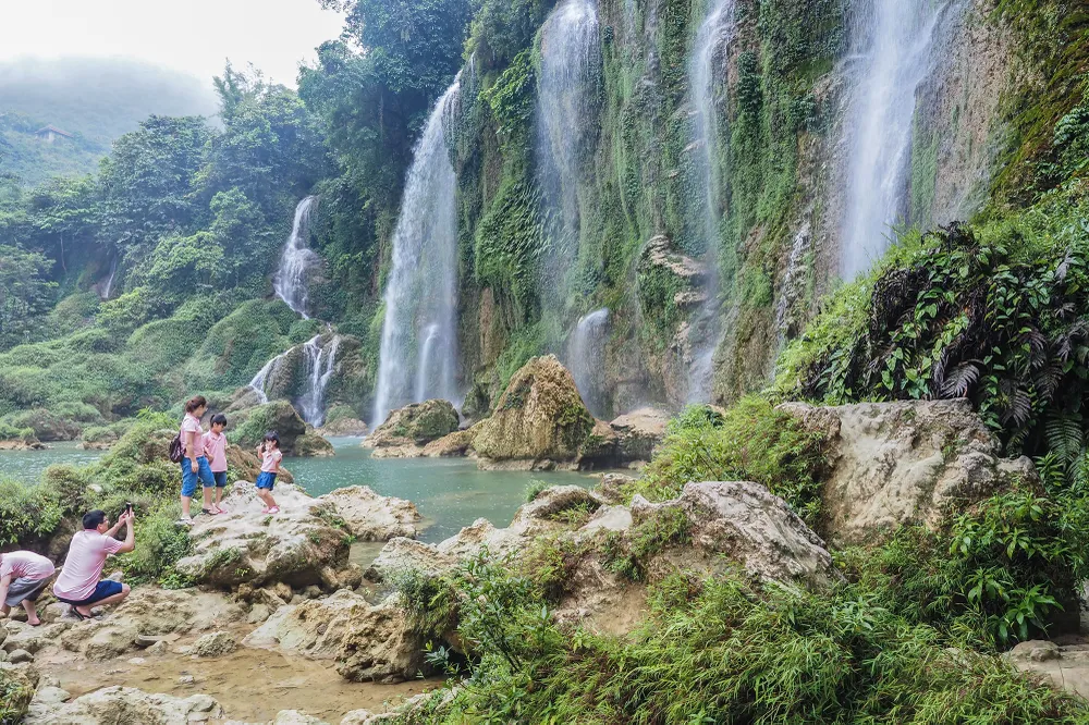 Theo thống kê, trong quý I, huyện Trùng Khánh đón 122.400 lượt khách du lịch, riêng khu vực thác Bản Giốc đón hơn 56.000 lượt.