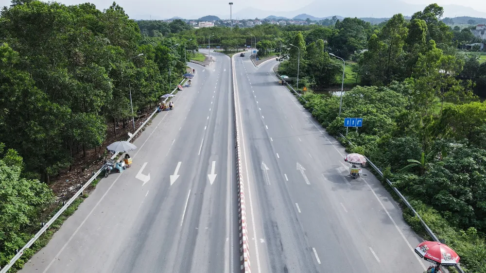 Cây cầu kết nối quốc lộ 2C với hai trục quốc lộ hướng tâm (quốc lộ 32 và quốc lộ 2), các tuyến đường cao tốc Nội Bài - Lào Cai, đường Hồ Chí Minh để tạo thành một hệ thống giao thông hoàn chỉnh, kết nối trung tâm Thủ đô với các tỉnh phía Tây Bắc như Vĩnh Phúc, Phú Thọ, Lào Cai, Yên Bái, Tuyên Quang.