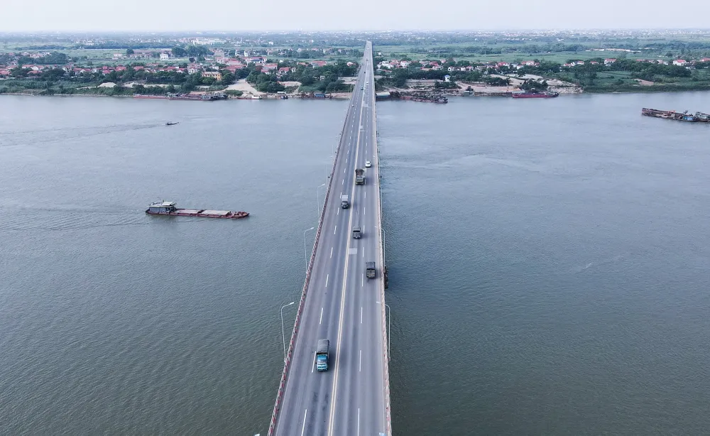 Cận cảnh cây cầu bắc qua Sông Hồng dài nhất Việt Nam ảnh 1