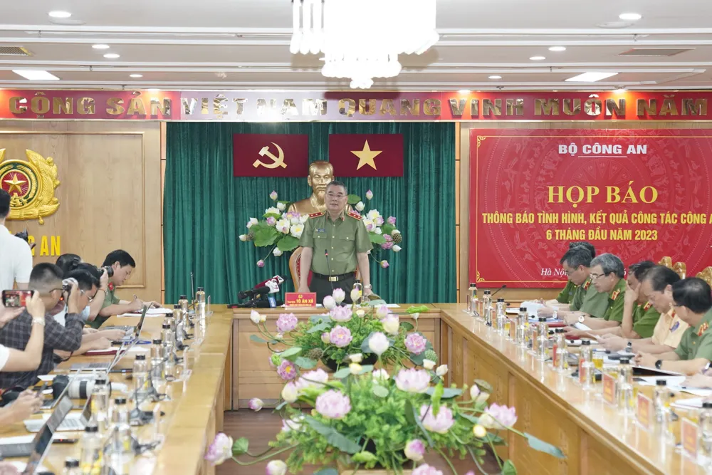 Trung tướng Tô Ân Xô phát biểu tại buổi họp báo. Ảnh CTV Trung tướng Tô Ân Xô phát biểu tại buổi họp báo. Ảnh CTV