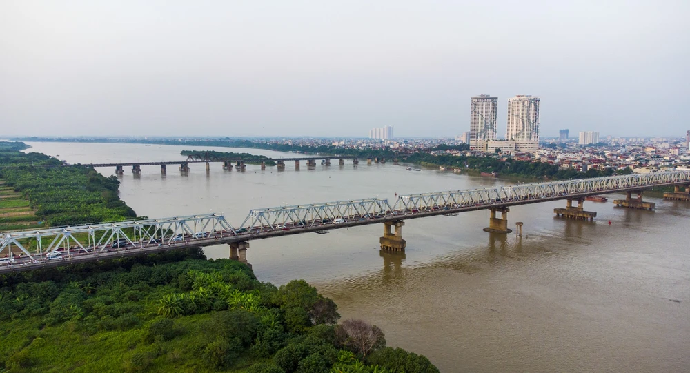 Cầu Chương Dương được đưa vào sử dụng và trở thành nút giao thông quan trọng trong phát triển kinh tế, văn hóa, xã hội hiệu quả của thủ đô trong giai đoạn từ năm 1985 - 1986.