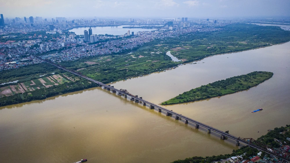 Toàn cảnh cầu Long Biên.