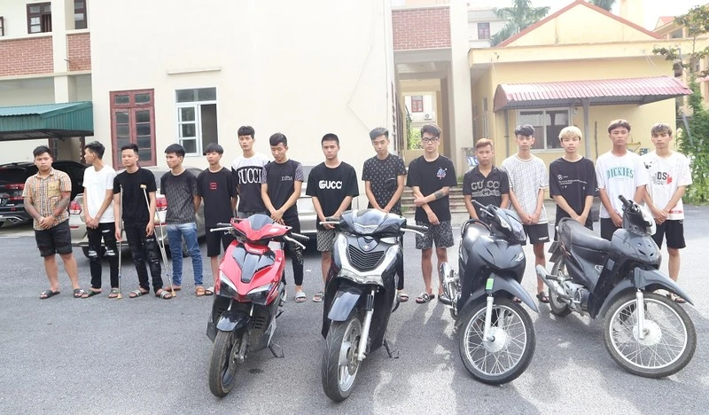 Nhóm thanh thiếu niên vừa bị công an khởi tố. Ảnh CACC