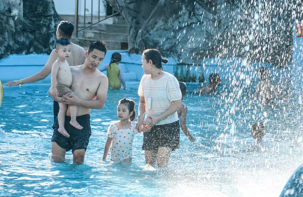 Riêng những ngày cuối tuần, số lượng khách sẽ tăng lên từ 6.000 - 8.000 lượt/ngày.