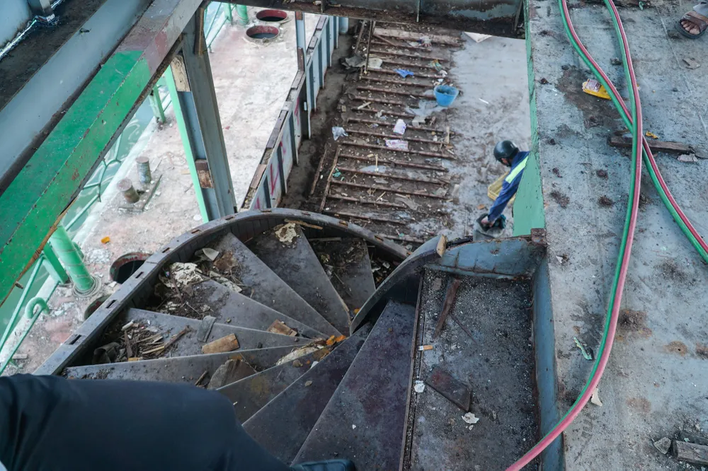 Sau đó, các phương tiện, nhà hàng, du thuyền nổi như Potomac được di chuyển về vị trí tập kết, lên kế hoạch tháo dỡ. Tuy nhiên, các chủ sở hữu mất cơ hội kinh doanh trên mặt hồ Tây không muốn tốn thêm chi phí, nên các phương tiện nổi này bị bỏ hoang nhiều năm. Sau đó, các phương tiện, nhà hàng, du thuyền nổi như Potomac được di chuyển về vị trí tập kết, lên kế hoạch tháo dỡ. Tuy nhiên, các chủ sở hữu mất cơ hội kinh doanh trên mặt hồ Tây không muốn tốn thêm chi phí, nên các phương tiện nổi này bị bỏ hoang nhiều năm.