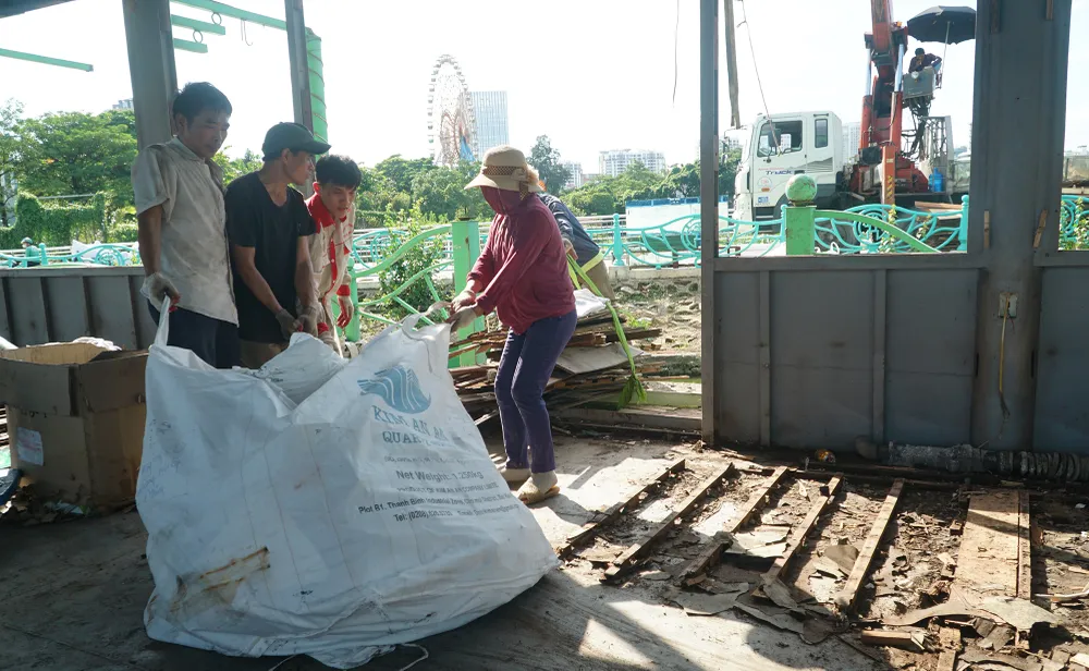 Dài khoảng 40m, trọng lượng 80 tấn, Potomac từng là điểm đến ưa thích của người dân Thủ đô cũng như khách du lịch khi đến Hà Nội. Dài khoảng 40m, trọng lượng 80 tấn, Potomac từng là điểm đến ưa thích của người dân Thủ đô cũng như khách du lịch khi đến Hà Nội.