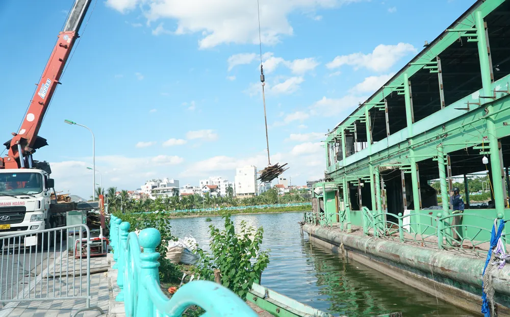 Phải đến năm 2021, việc tháo dỡ mới được triển khai trên thực tế. Tính đến trước ngày 16-5, quận Tây Hồ đã di dời 146/147 phương tiện thủy ra khỏi hồ Tây. Dự kiến, việc tháo dỡ Potomac, phương tiện nổi cuối cùng, sẽ hoàn thành trước ngày 15-7. Phải đến năm 2021, việc tháo dỡ mới được triển khai trên thực tế. Tính đến trước ngày 16-5, quận Tây Hồ đã di dời 146/147 phương tiện thủy ra khỏi hồ Tây. Dự kiến, việc tháo dỡ Potomac, phương tiện nổi cuối cùng, sẽ hoàn thành trước ngày 15-7.