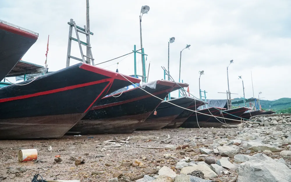 Theo ngư dân, vài ngày nay, họ đã cho thuyền, tàu về đây để neo đậu tránh bão số 1.