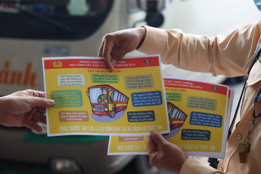 Theo Đại uý Nguyễn Văn Tài, cán bộ Đội CSGT số 6, đợt ra quân này được triển khai từ ngày 1-8 đến 15-10 và được chia thành hai giai đoạn: Giai đoạn I (từ ngày 1 đến 14-8) tập trung làm tốt công tác điều tra cơ bản, nắm tình hình về phương tiện, hoạt động kinh doanh vận tải, tuyên truyền vận động chủ xe, chủ doanh nghiệp và lái xe chấp hành pháp luật, ký cam kết bảo đảm trật tự an toàn giao thông.