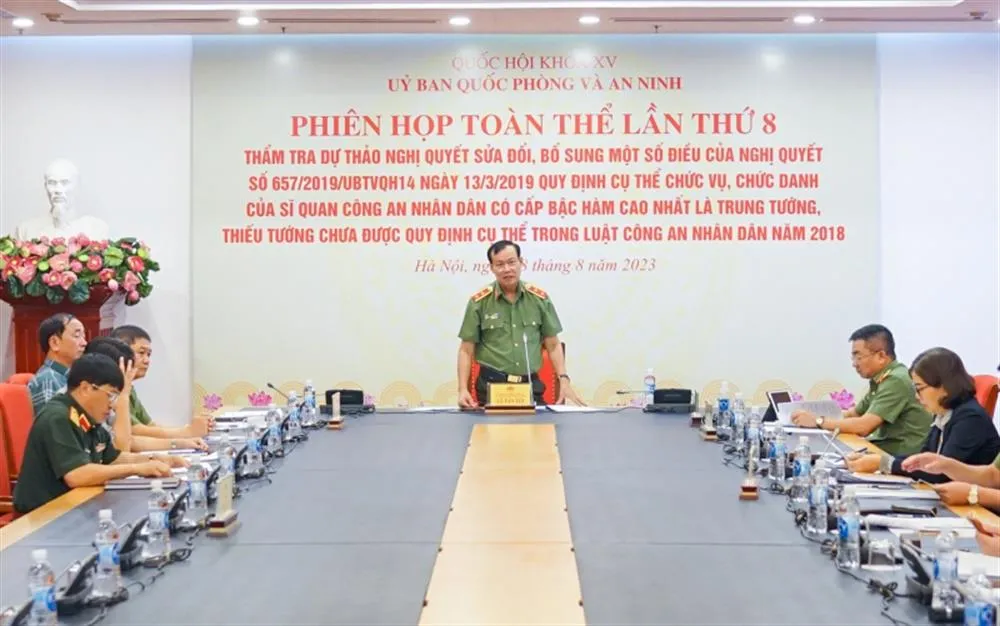 Chủ nhiệm Ủy ban Quốc phòng và An ninh Lê Tấn Tới phát biểu tại phiên họp. Ảnh: BCA