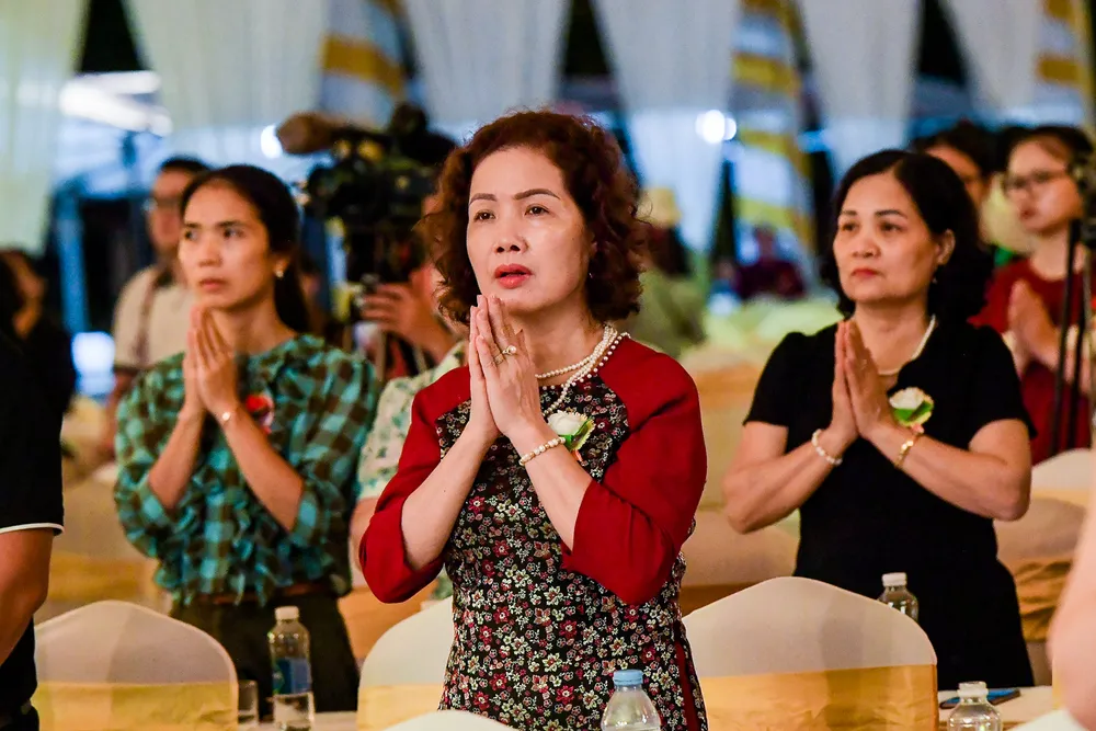 Vu Lan nhắc nhở công sinh thành dưỡng dục của cha mẹ, nhiều người đã không kìm được niềm xúc động. Vu Lan nhắc nhở công sinh thành dưỡng dục của cha mẹ, nhiều người đã không kìm được niềm xúc động.