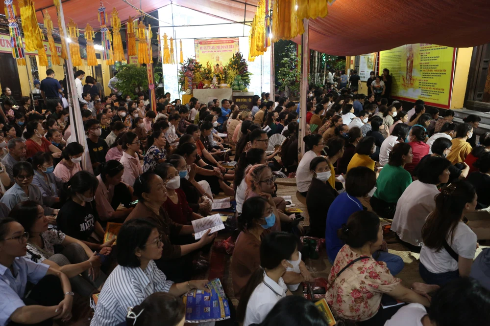 Chùa Phúc Khánh ở Hà Nội vốn nổi tiếng linh thiêng, vào dịp Rằm tháng Giêng và Rằm tháng Bảy âm lịch, chùa Phúc Khánh luôn đông phật tử đến đăng ký làm lễ.