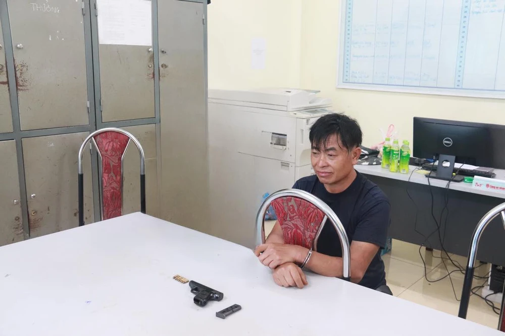 Giàng A Đua sau khi bị bắt giữ. Ảnh CA 379652074_269444119332200_2644763434994257025_n.jpg