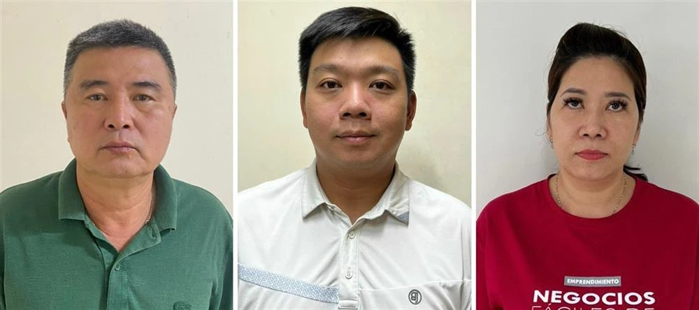 Từ trái qua phải các bị can gồm: Nguyễn Lộc An; Trần Trác Việt Đức; Đỗ Thị Tuyết Nga. Ảnh BCA da8032817c35a96bf024 (1).jpg