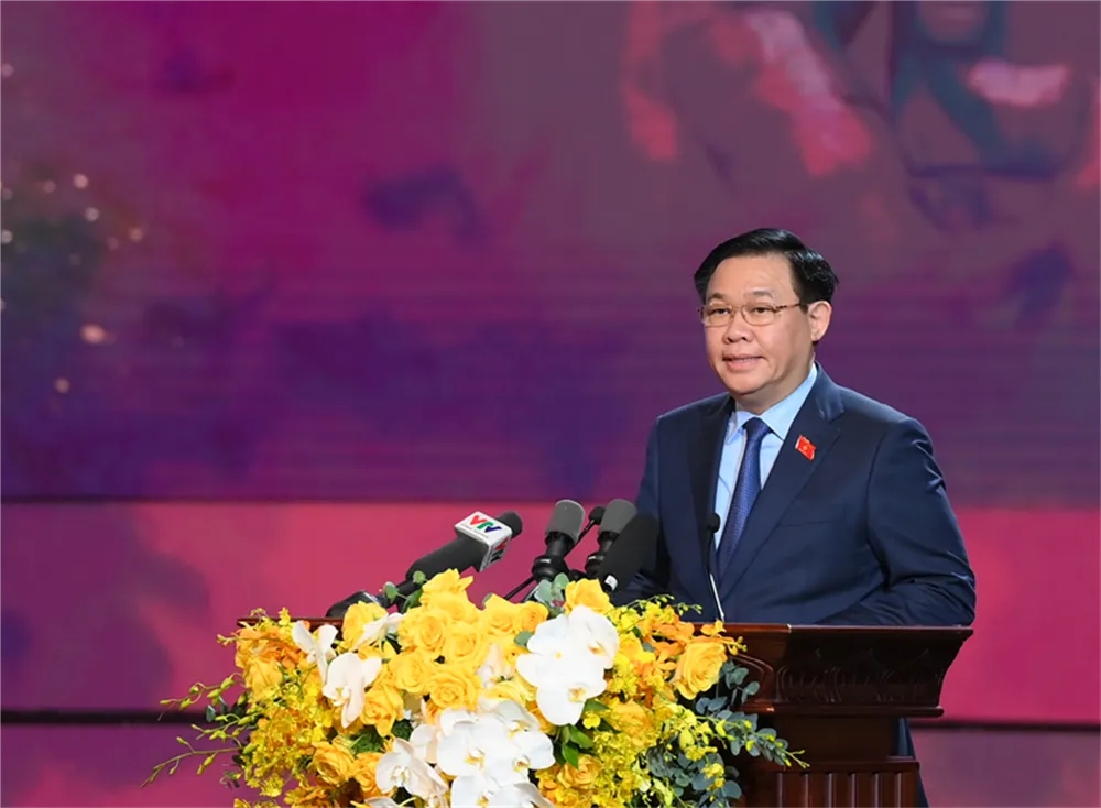 Chủ tịch Quốc hội Vương Đình Huệ phát biểu tại lễ phát động. Ảnh: BCA cat.png