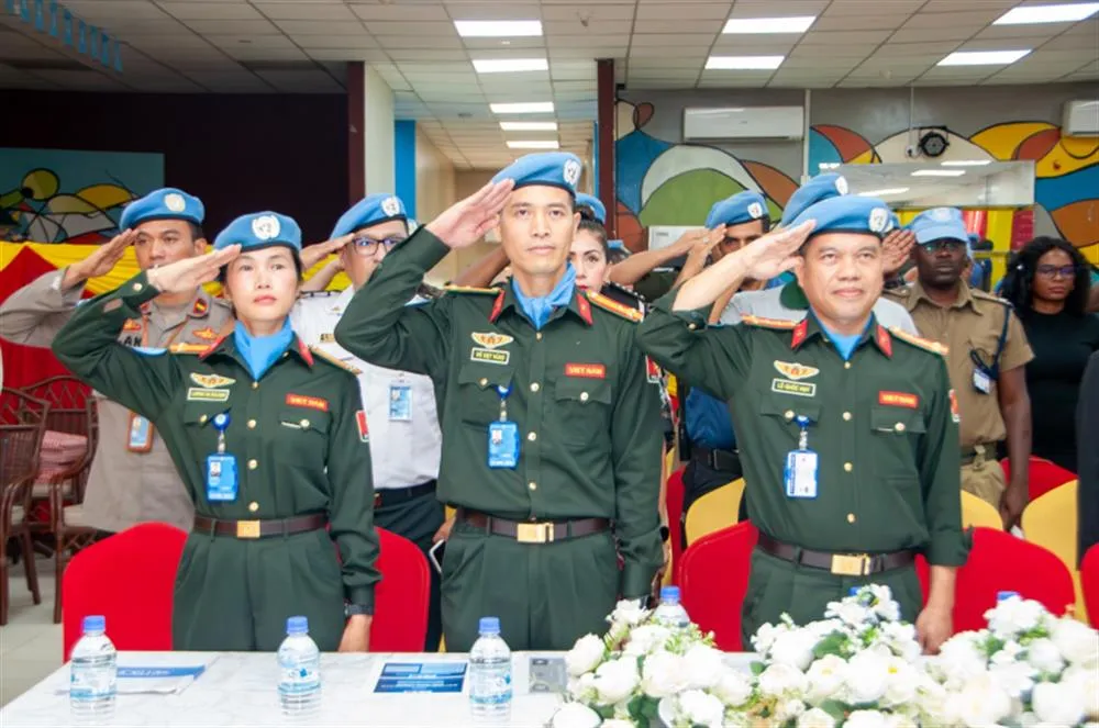 Ba sĩ quan Công an nhân dân Việt Nam vinh dự nhận Huy chương Gìn giữ hòa bình Liên Hợp Quốc. Ảnh BCA vietnam_medal_pining_22-1696517666521.jpg