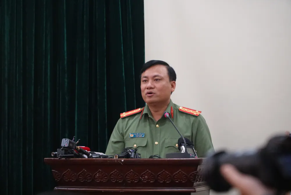 Đại diện công an thành phố Hà Nội báo cáo vụ án tại hội nghị. Ảnh PHI HÙNG Công an Hà Nội đang thông tin với báo chí vụ án giết người, phân mảnh xác