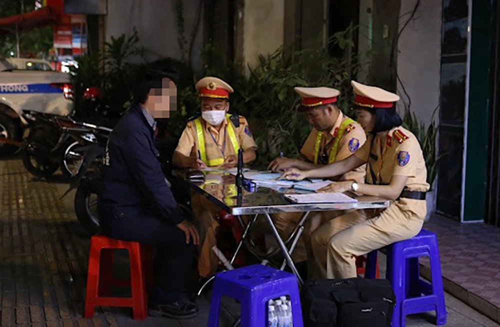 Khởi tố 8 vụ với 9 đối tượng trong kiểm soát nồng độ cồn