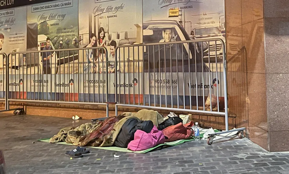 nguoi-lao-dong-trong-dem-dong (11).jpg