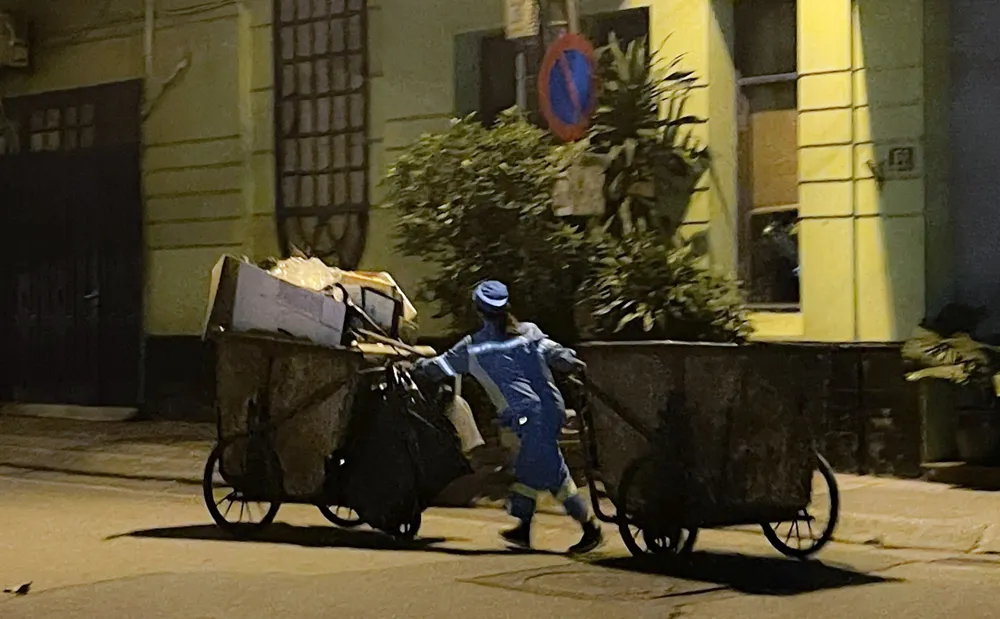 nguoi-lao-dong-trong-dem-dong (7).jpg